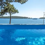 Hana Croatia فيلة مالي لوشينغْ