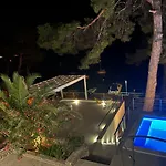 Hana Croatia فيلة *