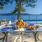 فيلة Hana Croatia *