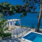 Hana Croatia * مالي لوشينغْ