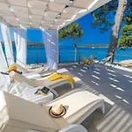 فيلة Hana Croatia